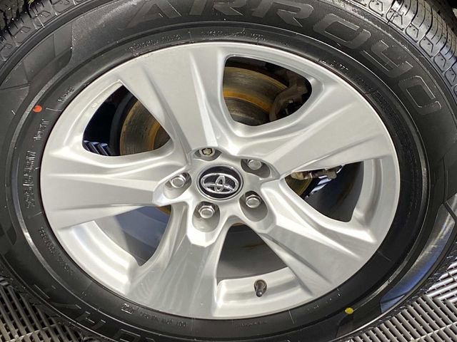 Used 2020 Toyota RAV4 XLE w/ XLE Grade Weather Package AWD/4WD image 28