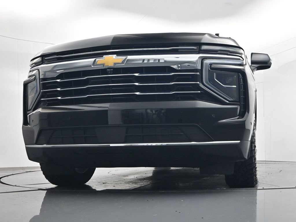 Used 2025 Chevrolet Suburban LT AWD/4WD image 42