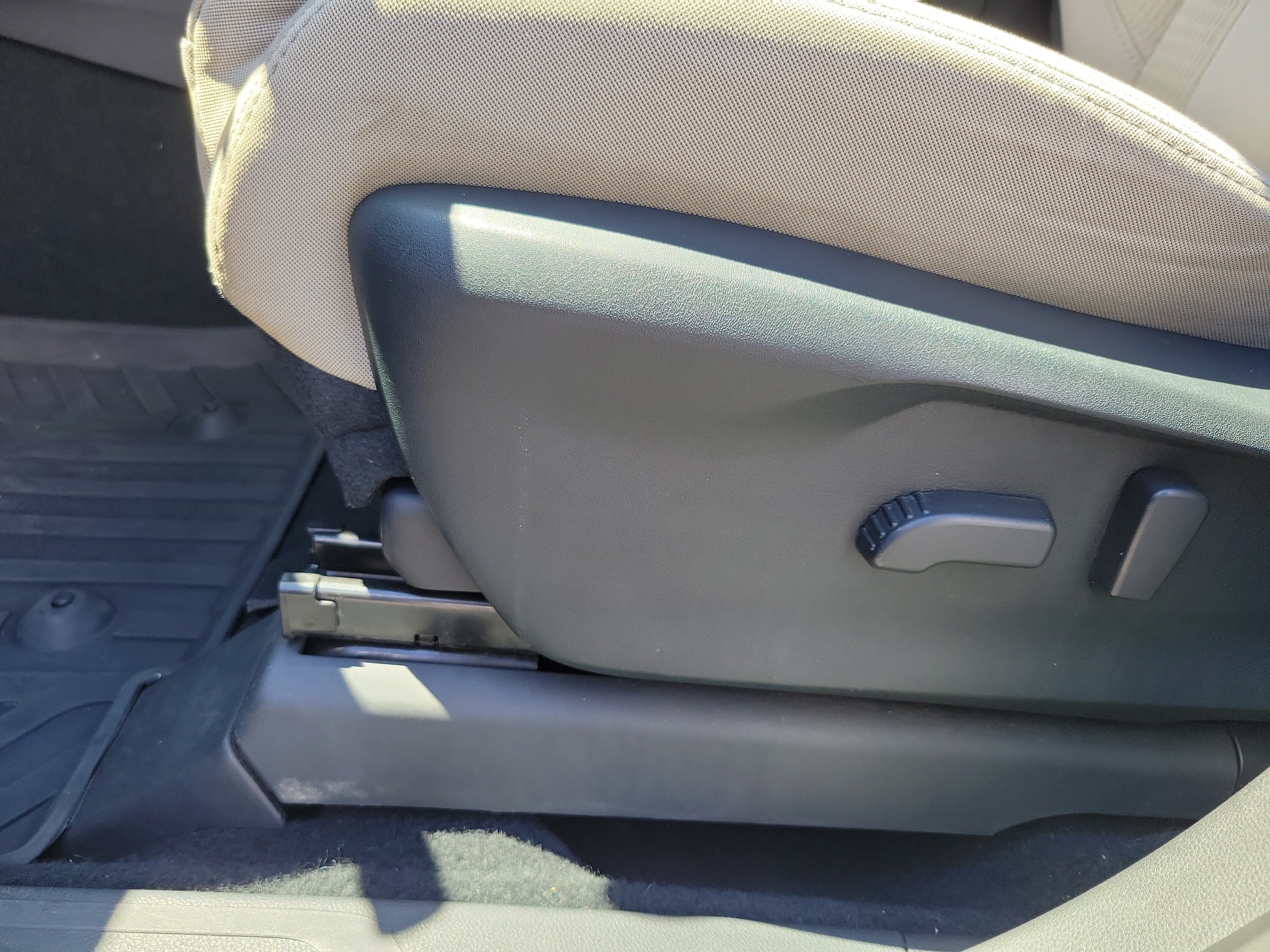 Used 2019 Subaru Ascent Premium AWD/4WD image 23
