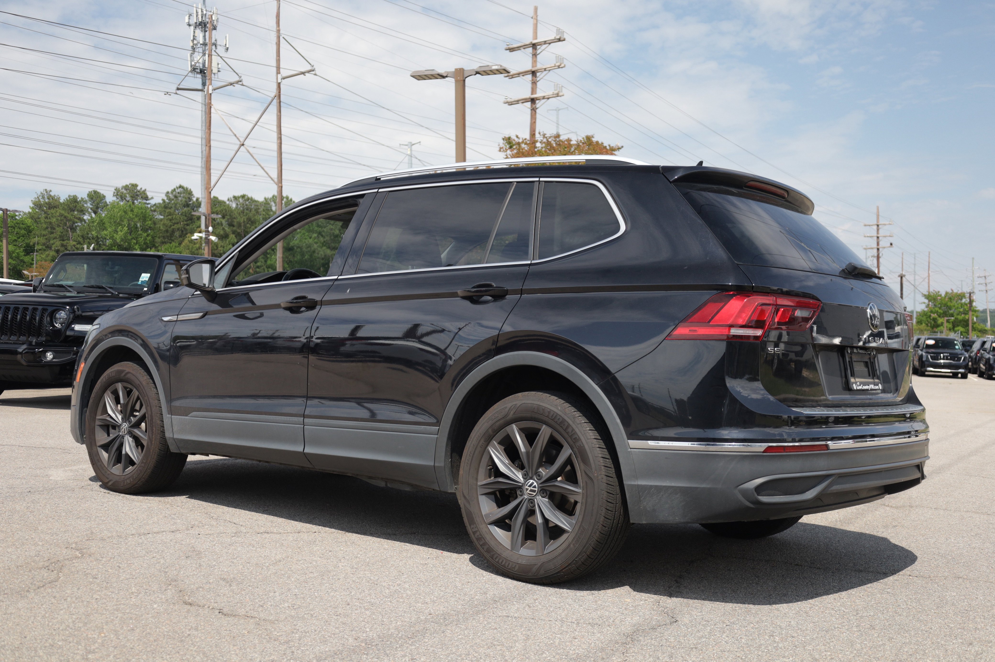 Used 2022 Volkswagen Tiguan SE FWD image 3