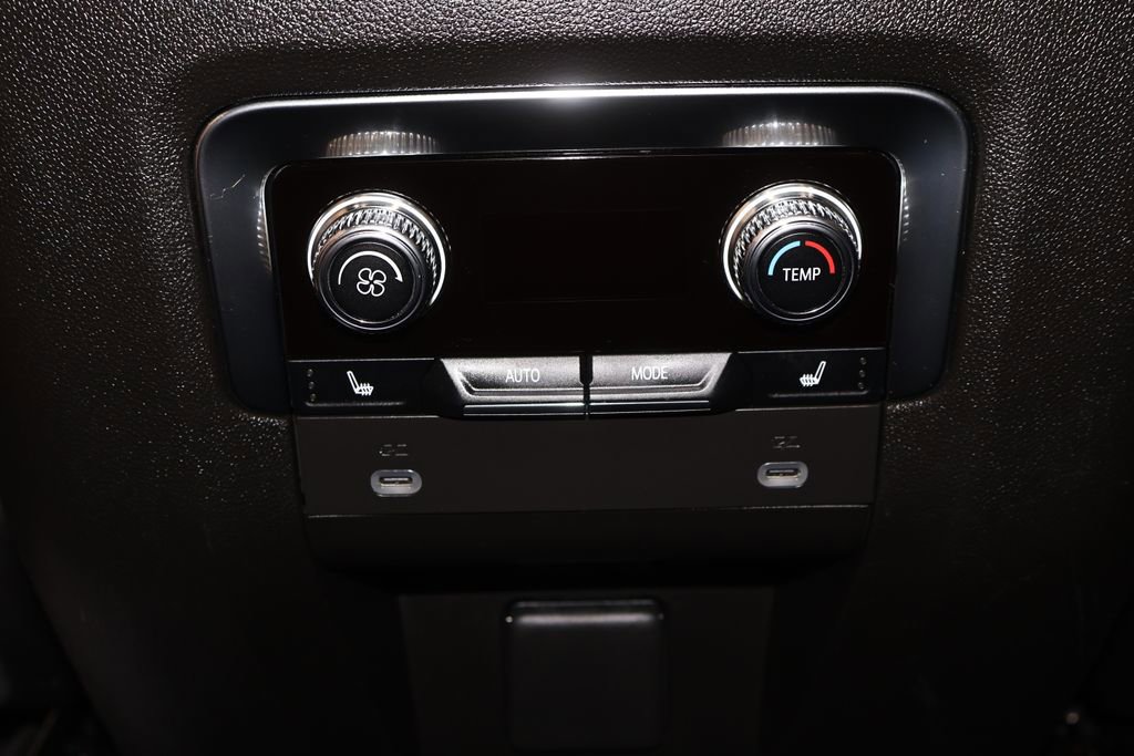 Used 2024 GMC Yukon AT4 w/ Technology Package image 16