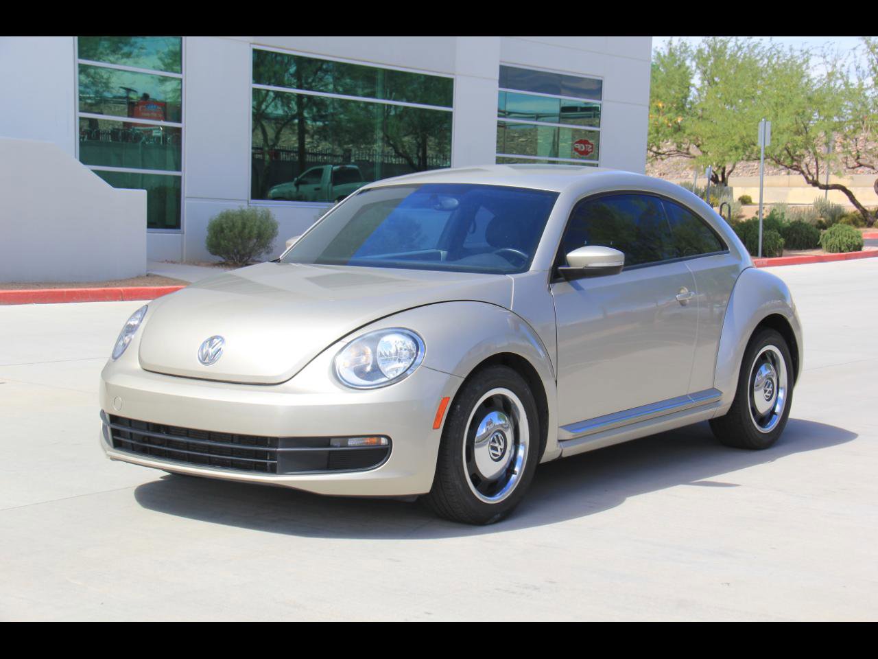 Used 2012 Volkswagen Beetle 2.5 image 1