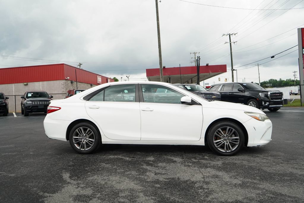 Used 2017 Toyota Camry SE FWD video 2