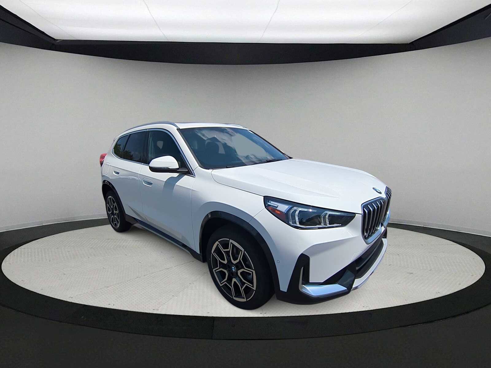 Used 2025 BMW X1 xDrive28i w/ Technology Package AWD/4WD image 2