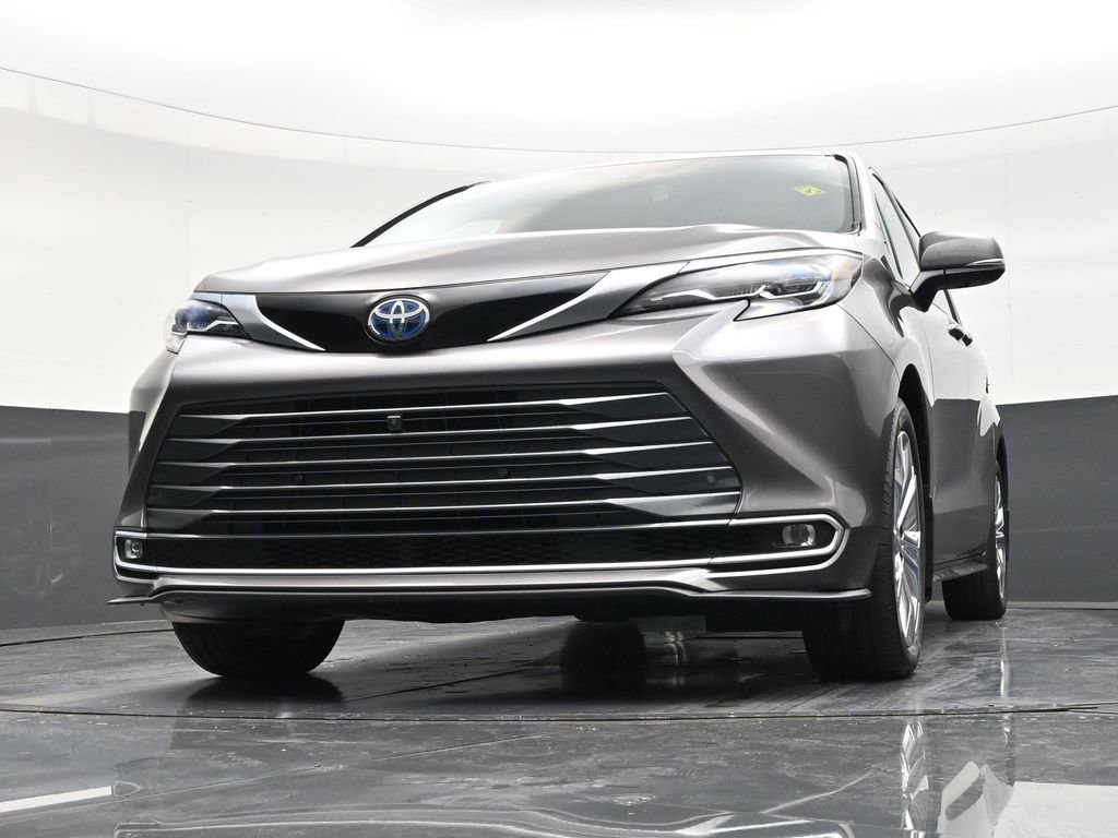 Used 2024 Toyota Sienna Platinum image 27