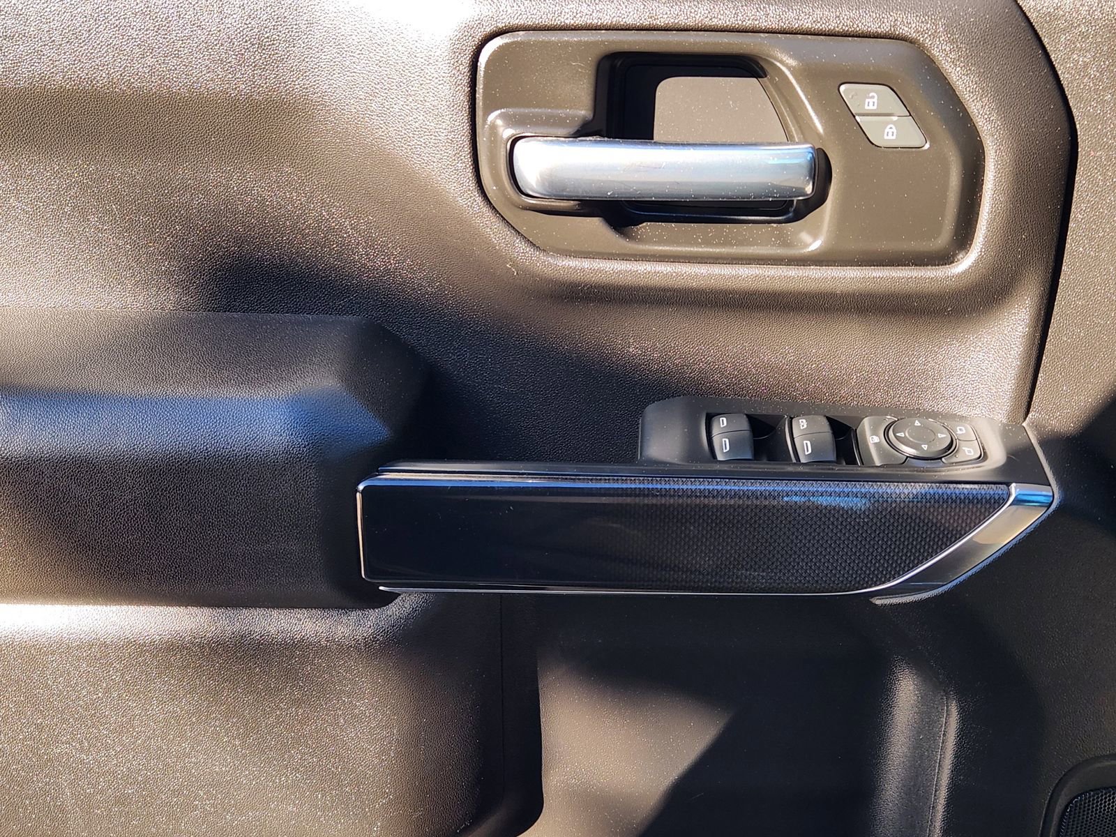 Used 2021 Chevrolet Silverado 1500 Custom Trail Boss w/ Midnight Edition image 25