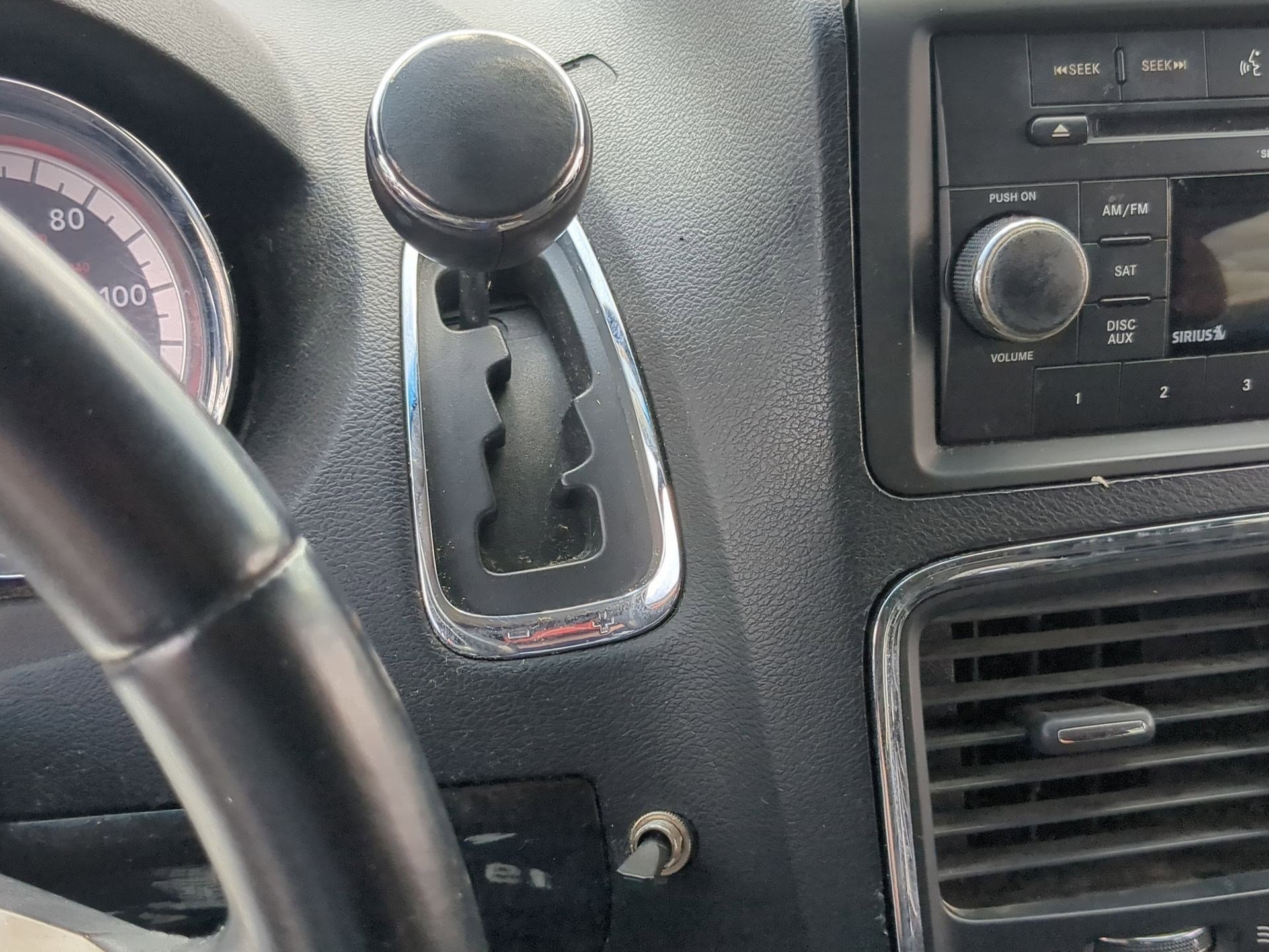 Used 2013 Dodge Grand Caravan SXT w/ UConnect Hands-Free Group FWD image 17