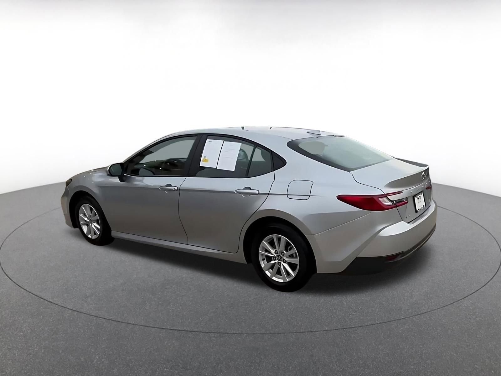 Used 2025 Toyota Camry LE image 10