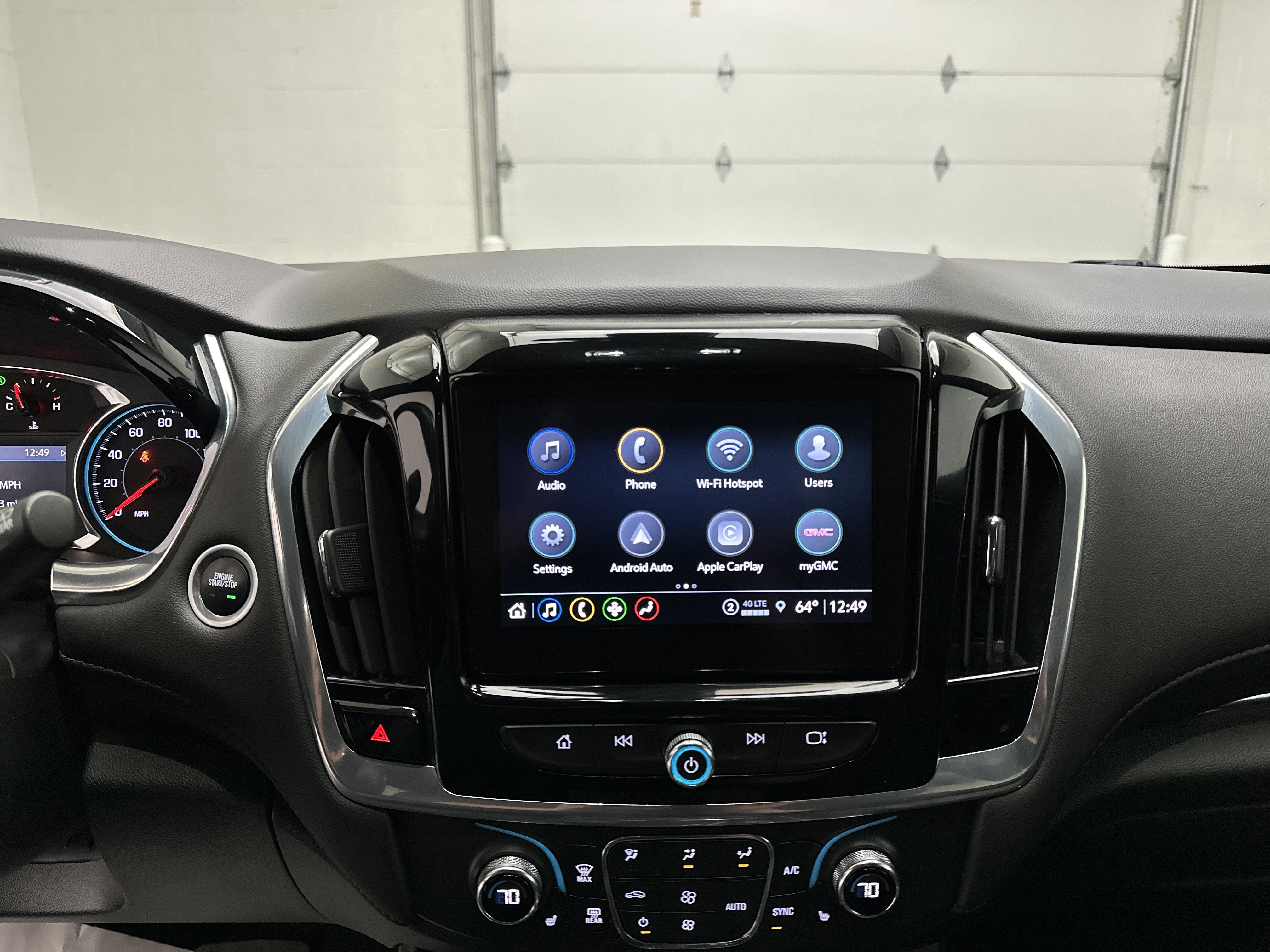 Used 2022 Chevrolet Traverse LT image 34