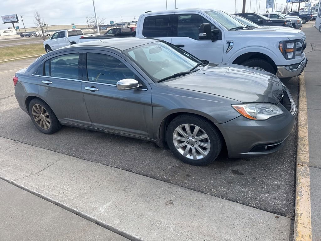 Used 2013 Chrysler 200 Limited FWD image 2
