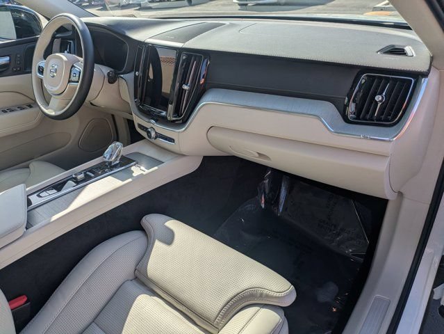 Used 2025 Volvo XC60 B5 Ultra w/ Protection Package Premier AWD/4WD image 33