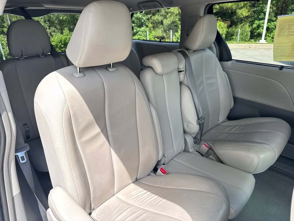 Used 2013 Toyota Sienna XLE FWD image 33