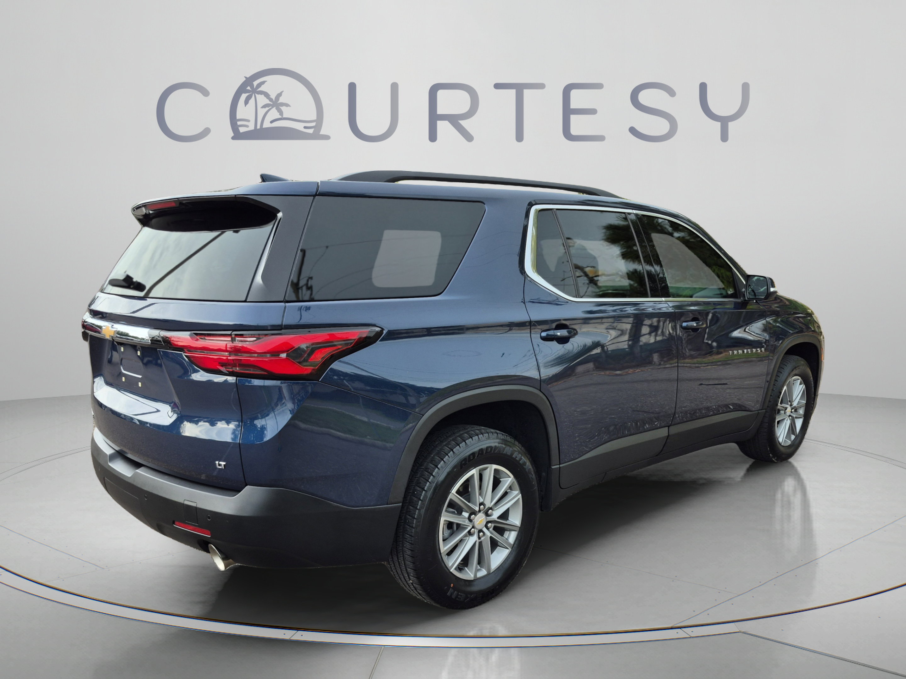 Used 2023 Chevrolet Traverse LT FWD image 5