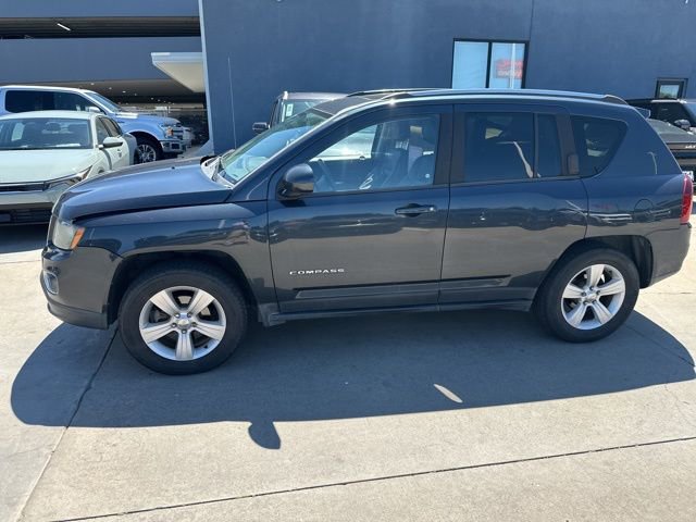 Used 2015 Jeep Compass High Altitude image 2