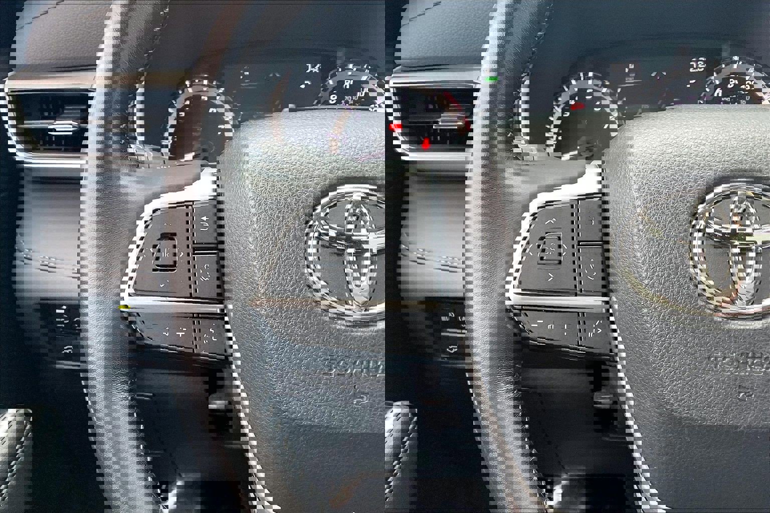 Used 2023 Toyota Highlander XLE image 23