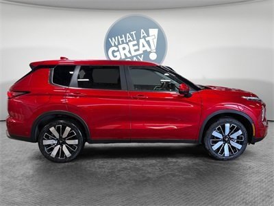 New 2025 Mitsubishi Outlander SE image 2