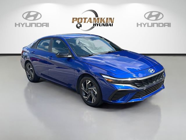 Certified 2025 Hyundai Elantra Sport FWD image 3