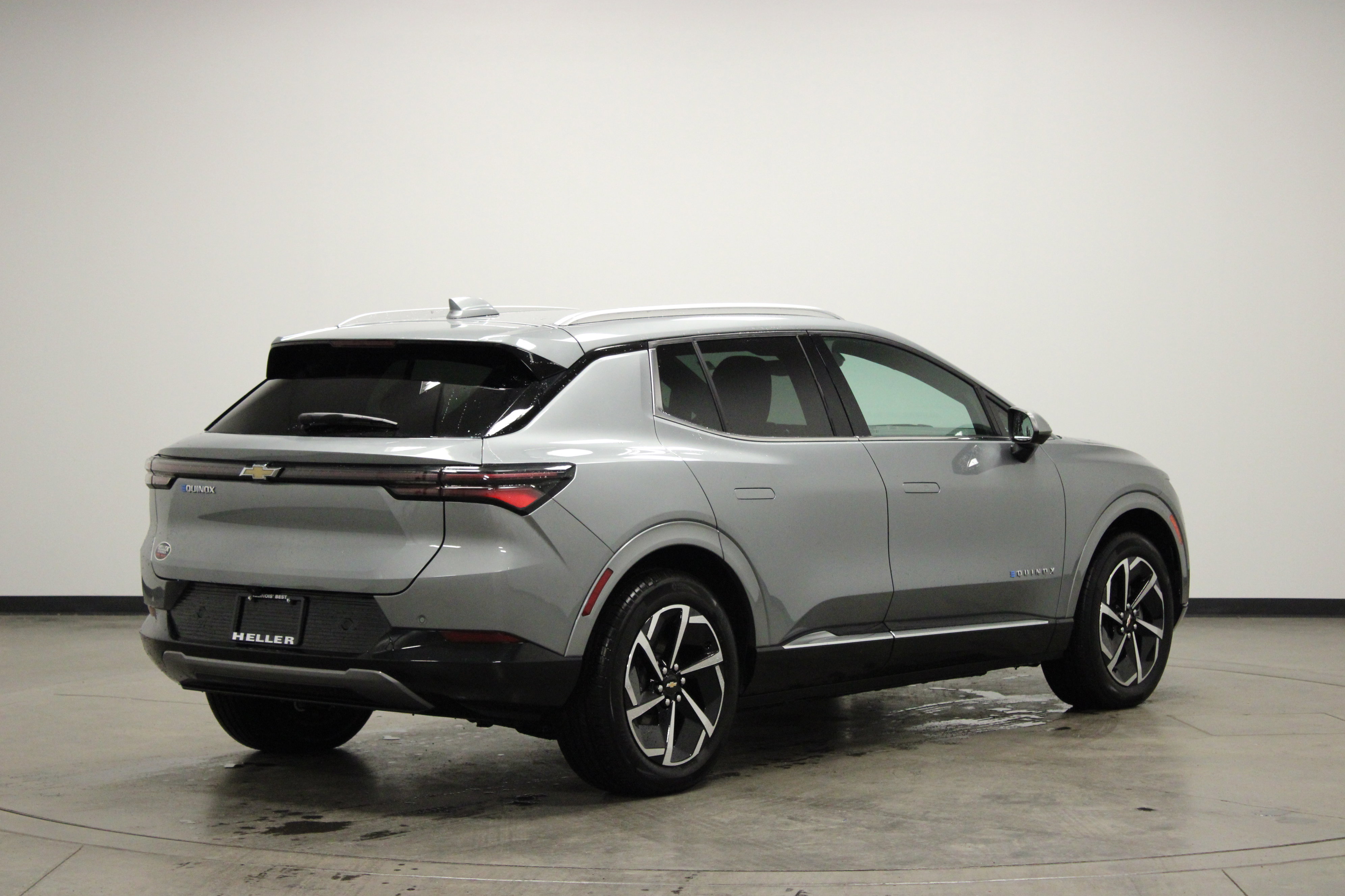 Used 2025 Chevrolet Equinox EV LT w/ Convenience Package image 8