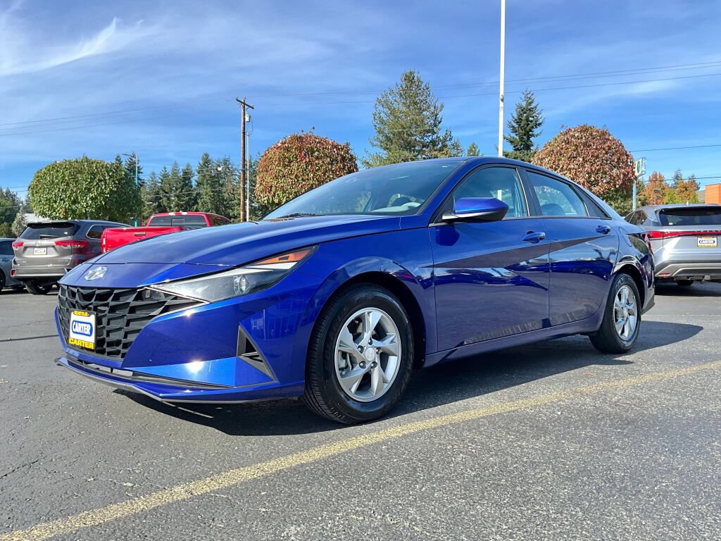 Used 2023 Hyundai Elantra SE w/ Preferred Accessory Package FWD image 3