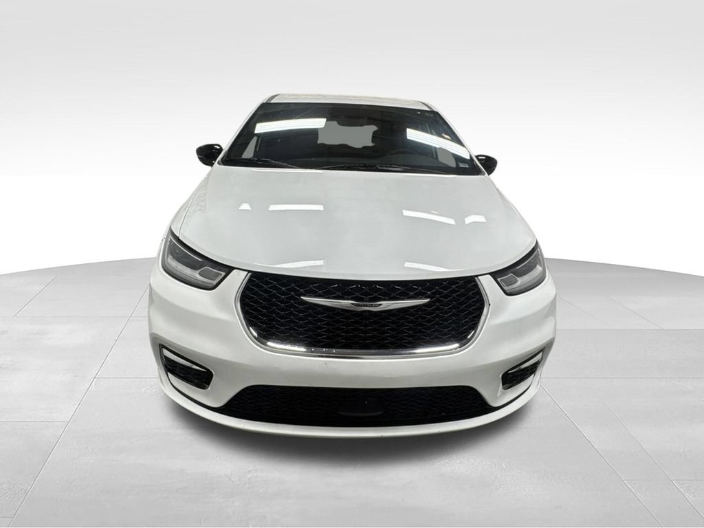 Used 2025 Chrysler Pacifica Select FWD image 2