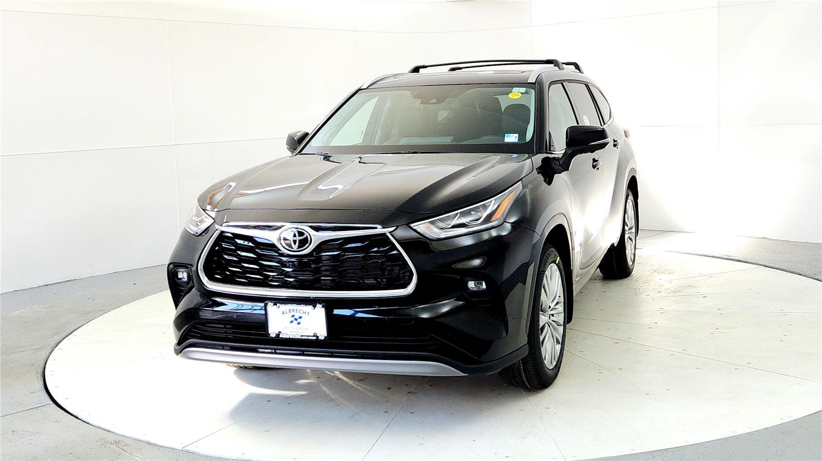 New 2026 Toyota Highlander Platinum image 2