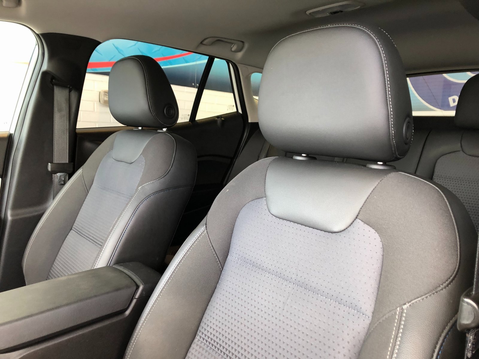 Used 2024 Chevrolet Trax LT w/ Sunroof Package image 17