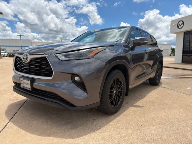 Used 2023 Toyota Highlander LE FWD image 8