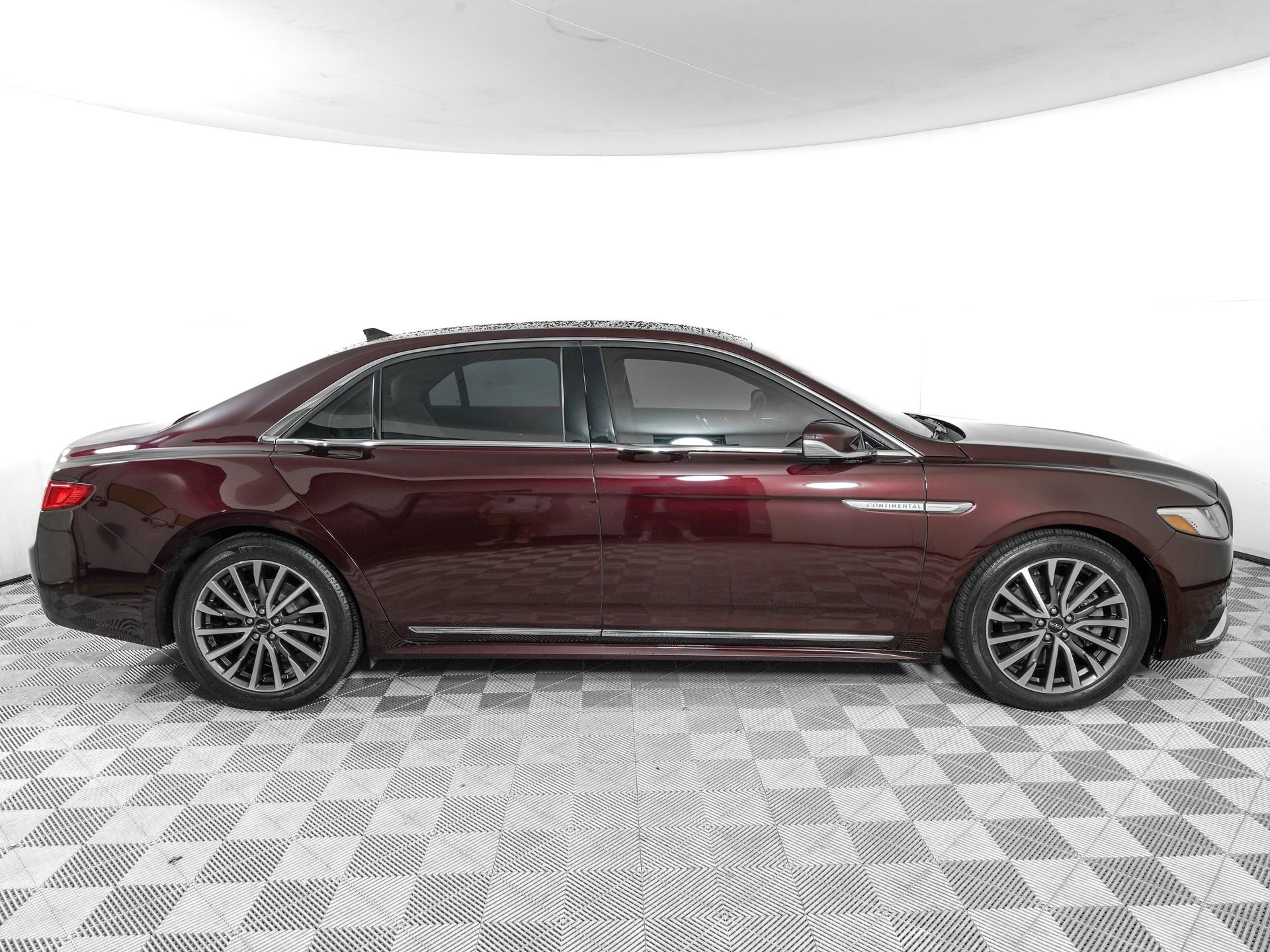 Used 2019 Lincoln Continental Select w/ Continental Climate Package AWD/4WD image 4