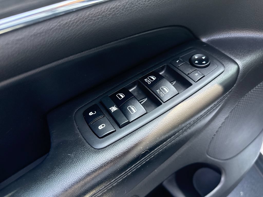 Used 2019 Jeep Grand Cherokee Limited w/ Luxury Group II AWD/4WD image 10