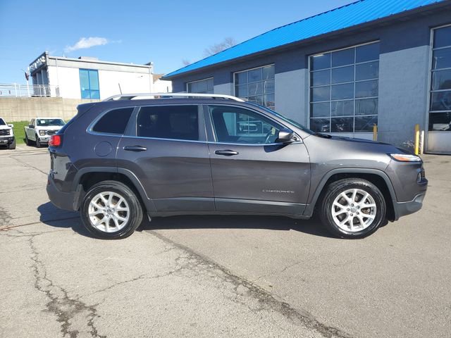 Used 2016 Jeep Cherokee Latitude w/ Cold Weather Group image 3