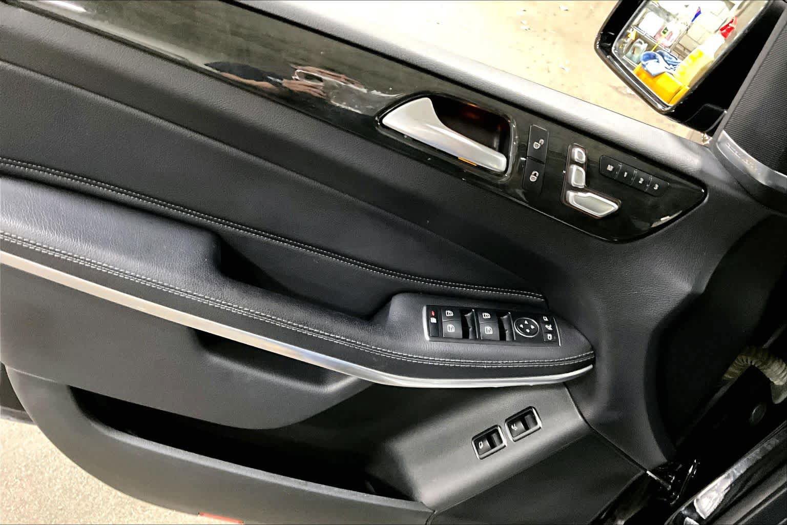 Used 2018 Mercedes-Benz GLS 550 4MATIC image 36