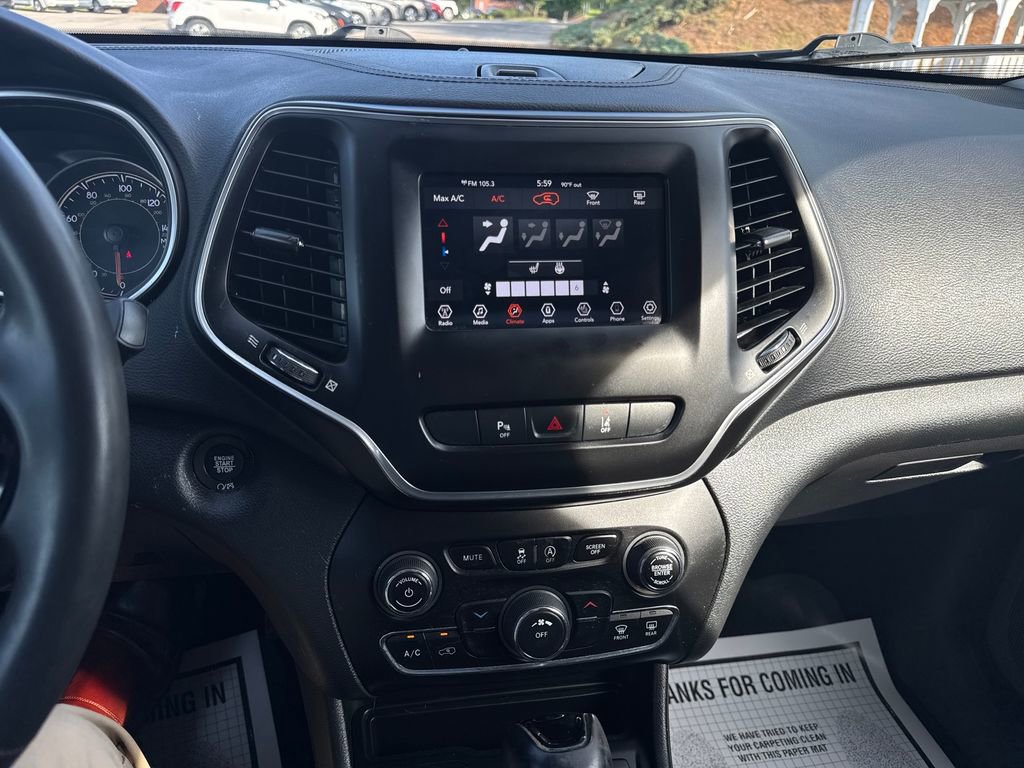 Used 2021 Jeep Cherokee Latitude Plus AWD/4WD image 18