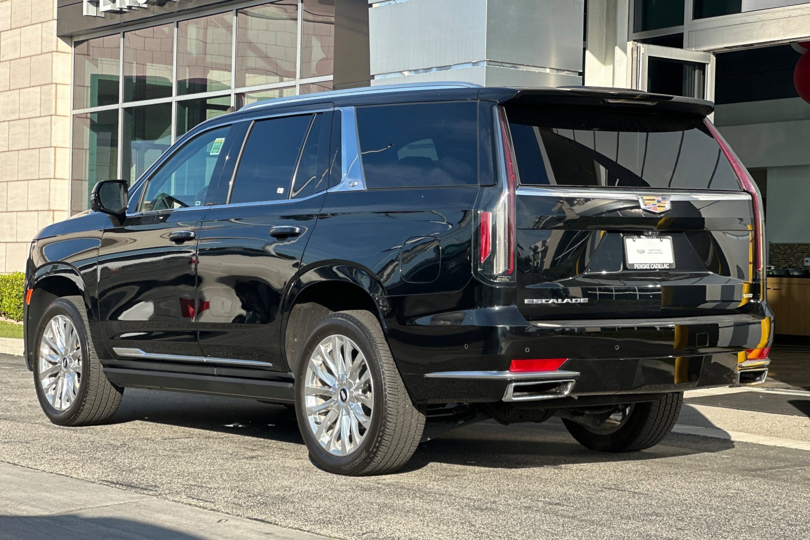 Used 2024 Cadillac Escalade Premium Luxury w/ Performance Package image 6