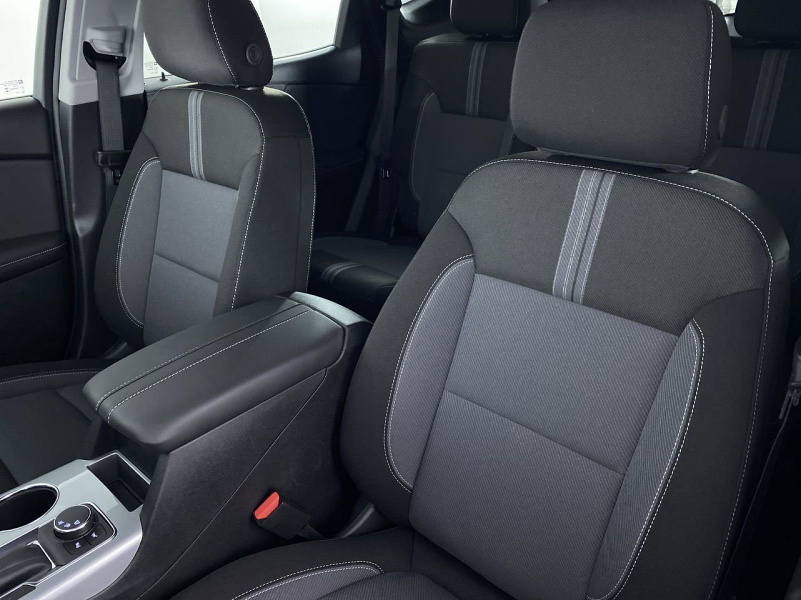 New 2026 Chevrolet Blazer LT w/ Convenience Package FWD image 19