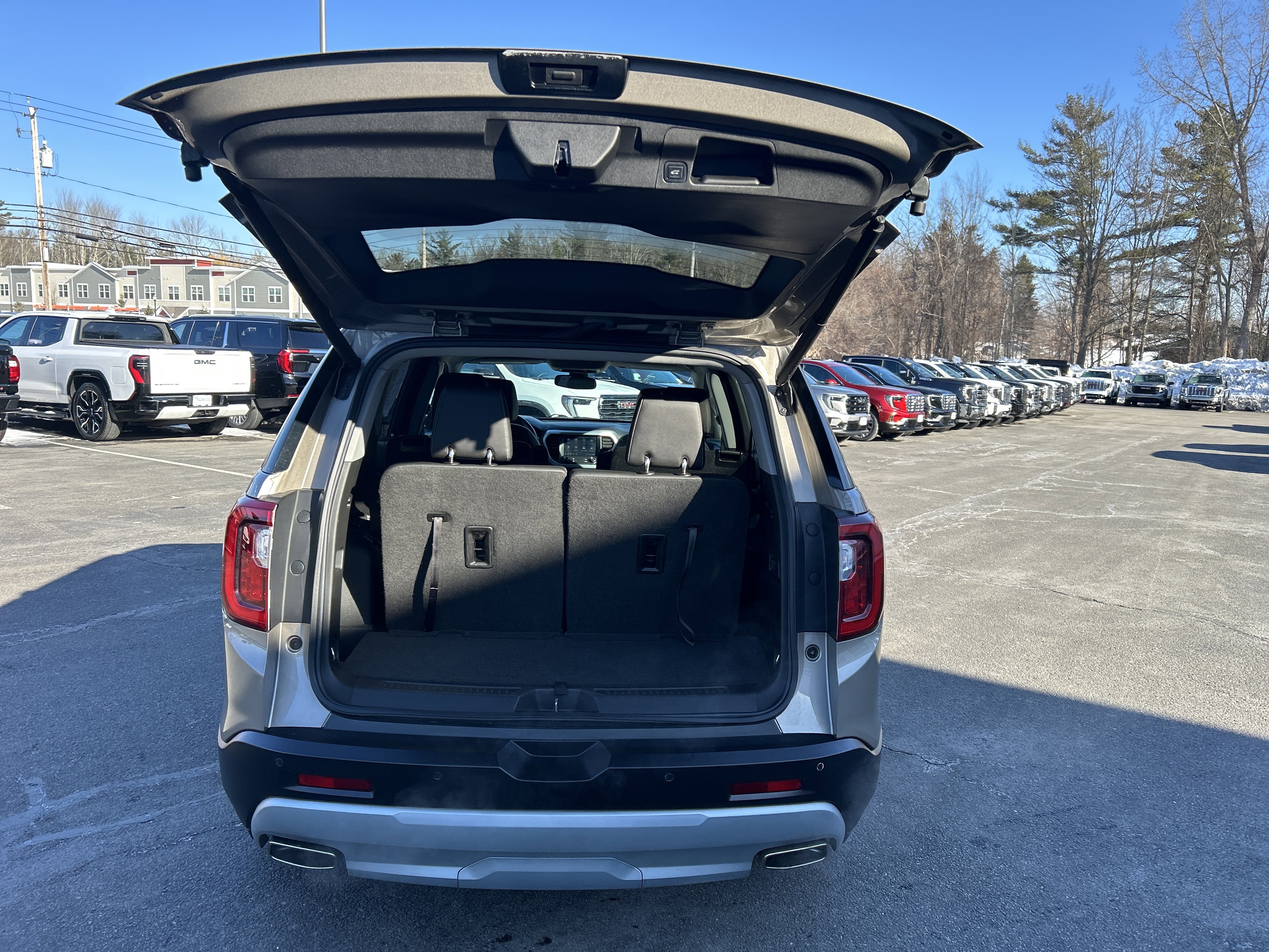 Used 2022 GMC Acadia SLT w/ Technology Package image 6