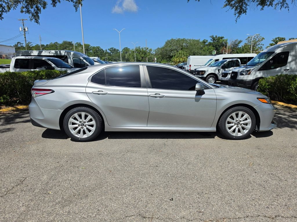 Used 2019 Toyota Camry LE FWD image 5