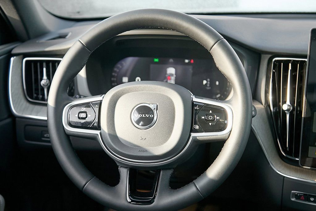 New 2026 Volvo XC60 B5 Plus w/ Protection Package Premier AWD/4WD image 25