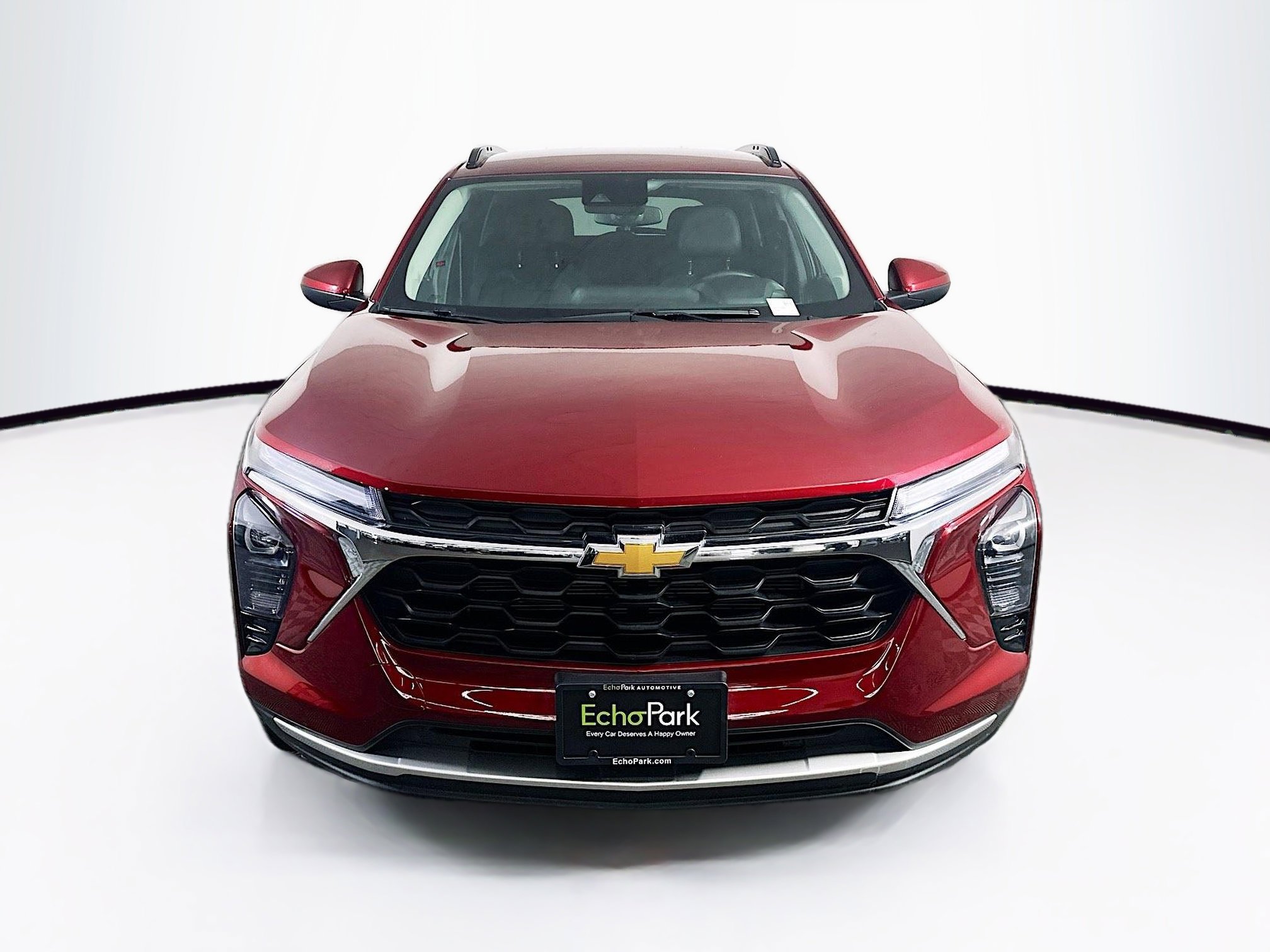 Used 2025 Chevrolet Trax LT w/ LT Convenience Package image 2