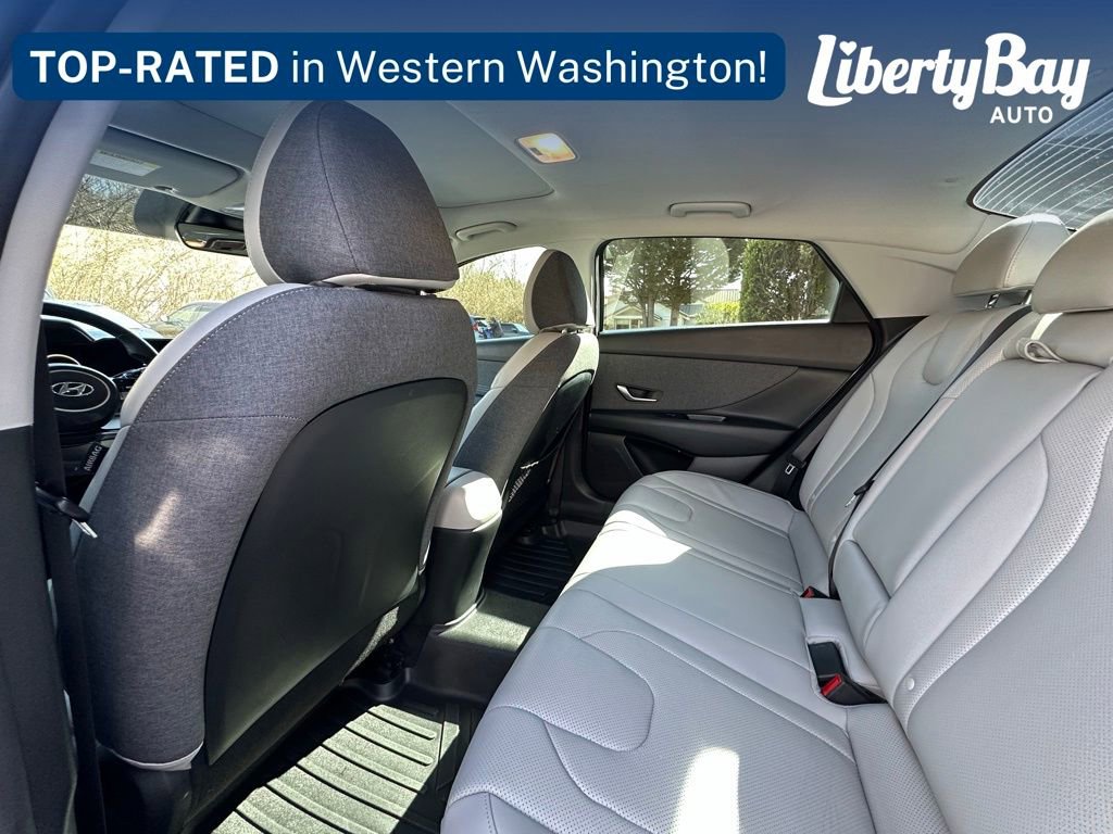 Used 2023 Hyundai Elantra Limited image 17