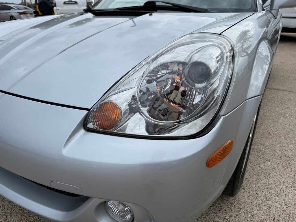 Used 2003 Toyota MR2 image 12