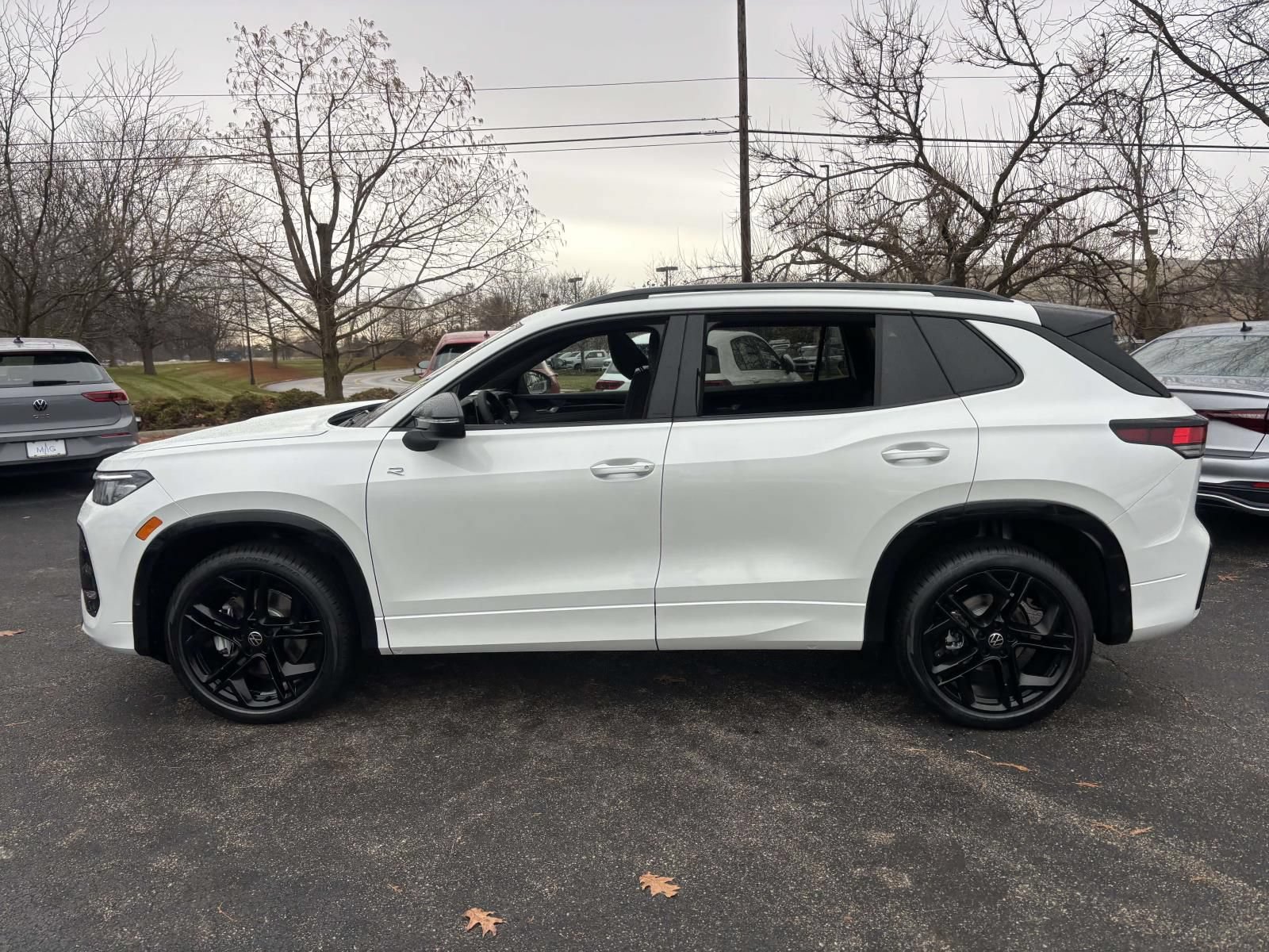 New 2026 Volkswagen Tiguan SE R-Line AWD/4WD image 4