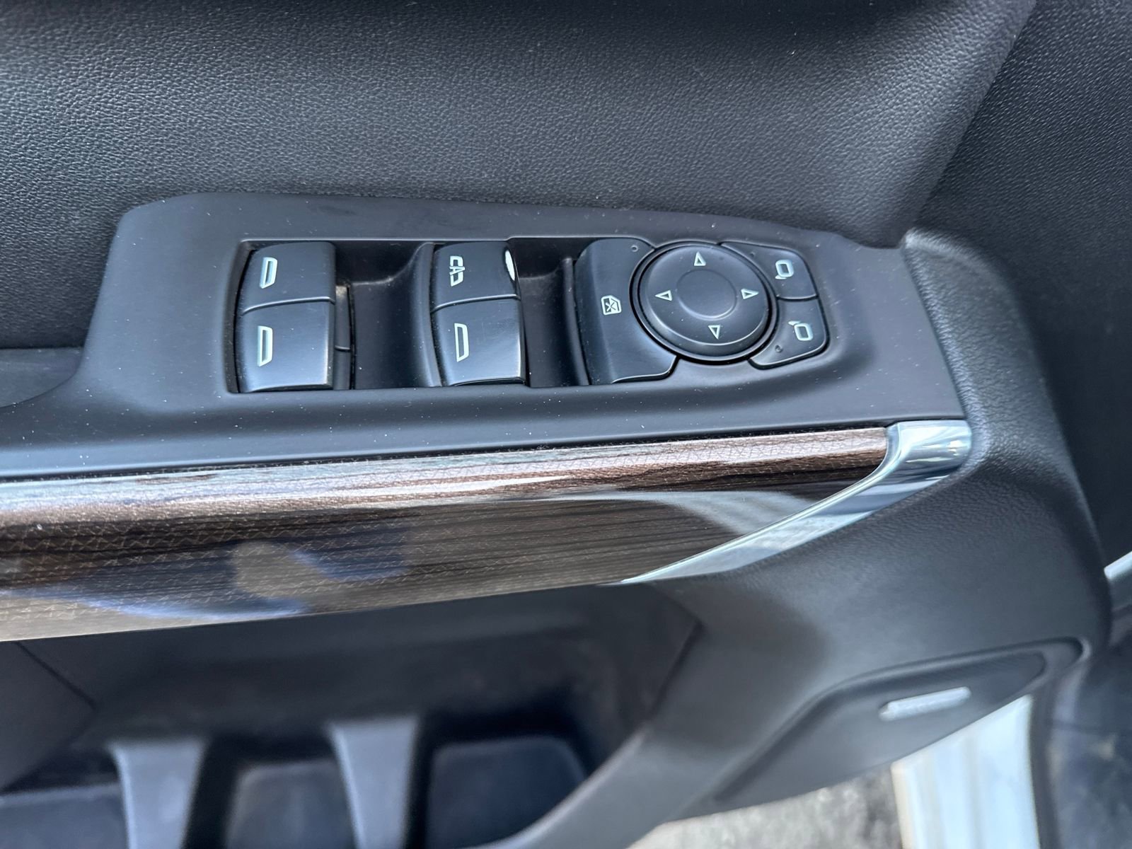 Used 2021 Chevrolet Silverado 1500 LT Trail Boss w/ Convenience Package II image 11