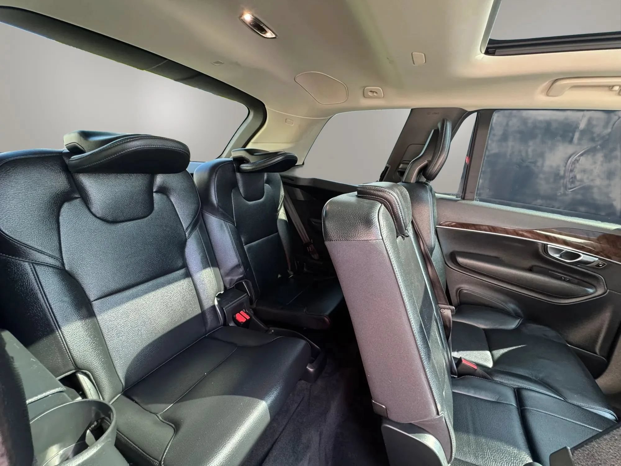 Used 2017 Volvo XC90 T6 Momentum w/ Vision Package AWD/4WD image 16