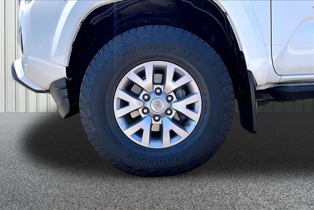 Used 2017 Toyota Tacoma SR5 w/ Tow Package RWD image 29