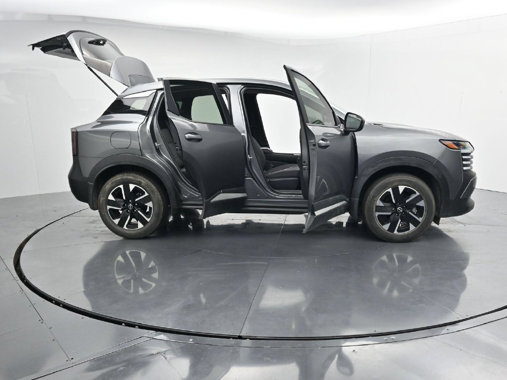 Used 2025 Nissan Kicks SV w/ Illumination Package AWD/4WD image 27