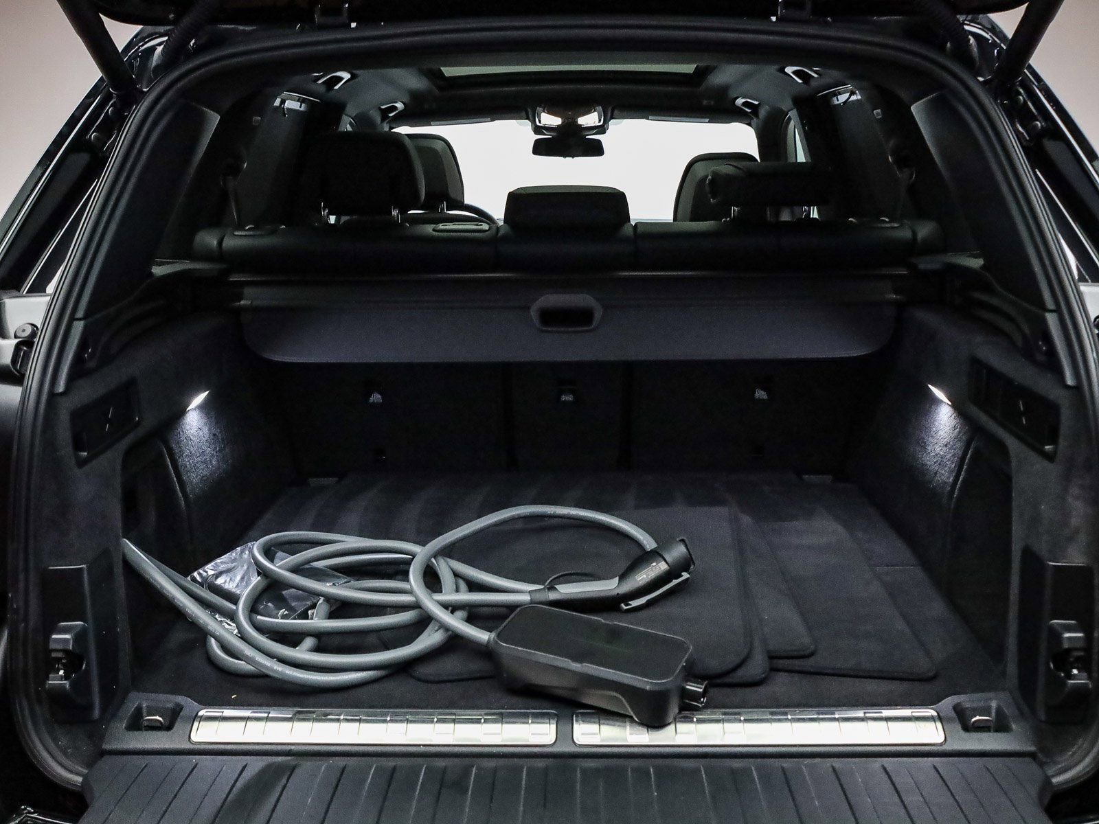 Certified 2025 BMW X5 xDrive50e w/ Executive Package image 27