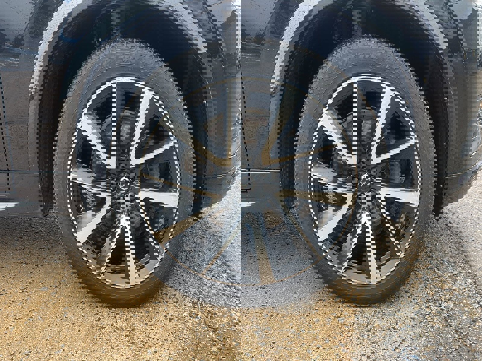 Used 2020 Volvo XC90 T6 Momentum w/ Protection Package Premier image 46