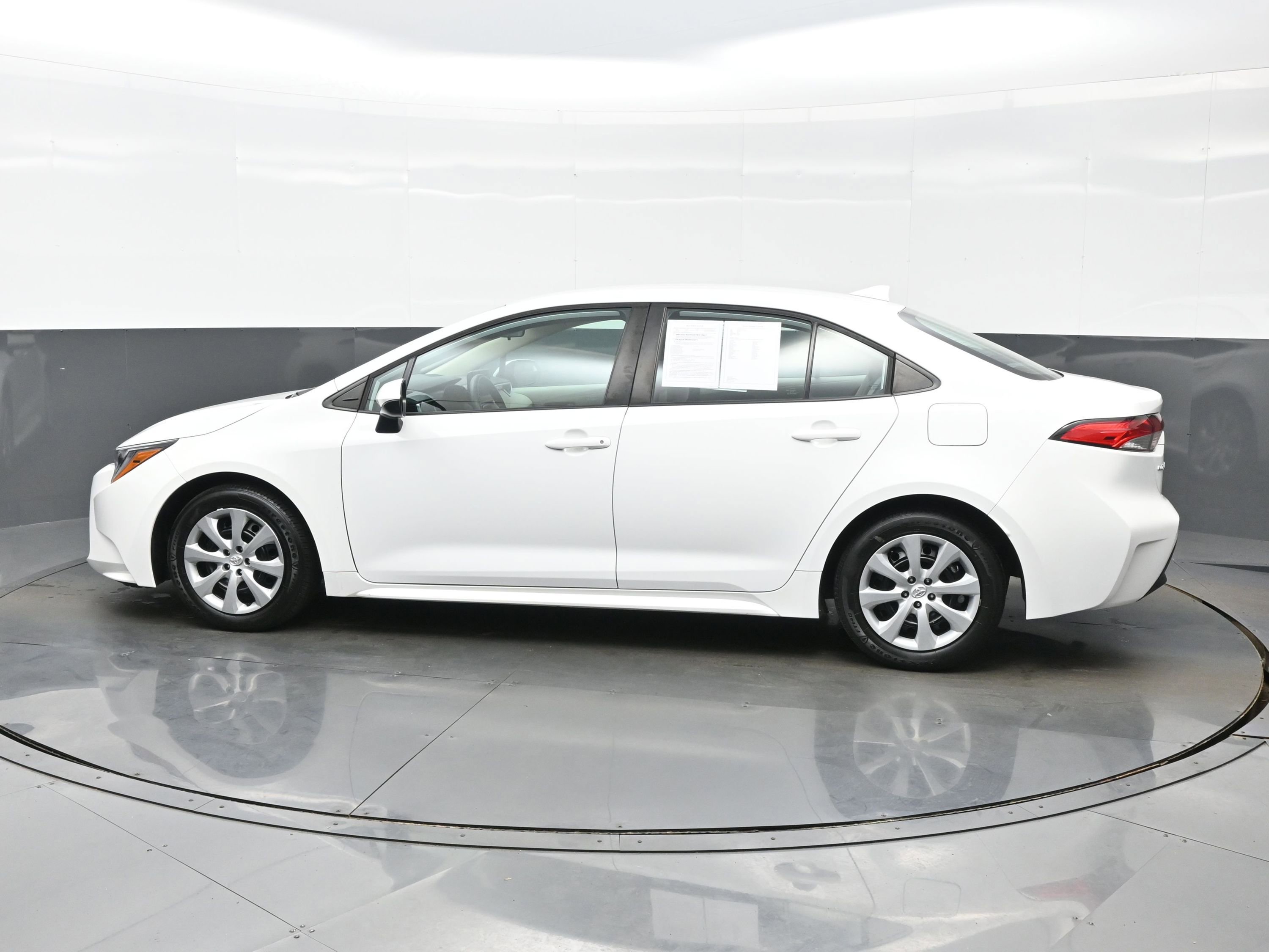 Used 2023 Toyota Corolla LE FWD image 3