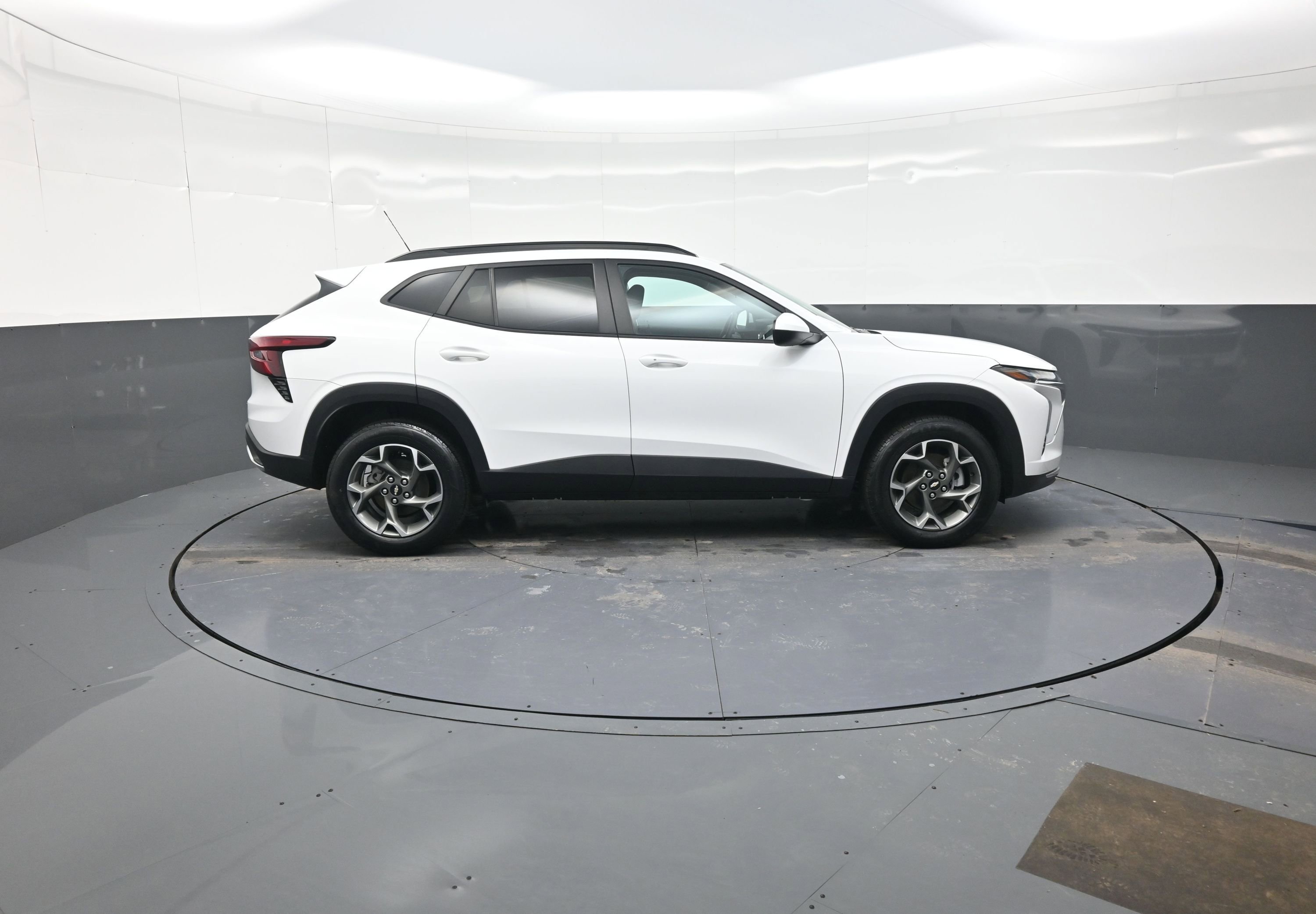 Used 2024 Chevrolet Trax LT w/ Driver Confidence Package image 2