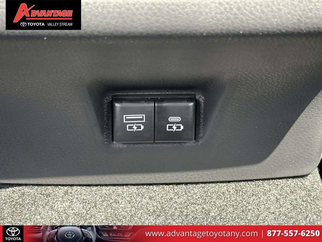 Used 2026 Toyota Camry XLE w/ Premium Package AWD/4WD image 16